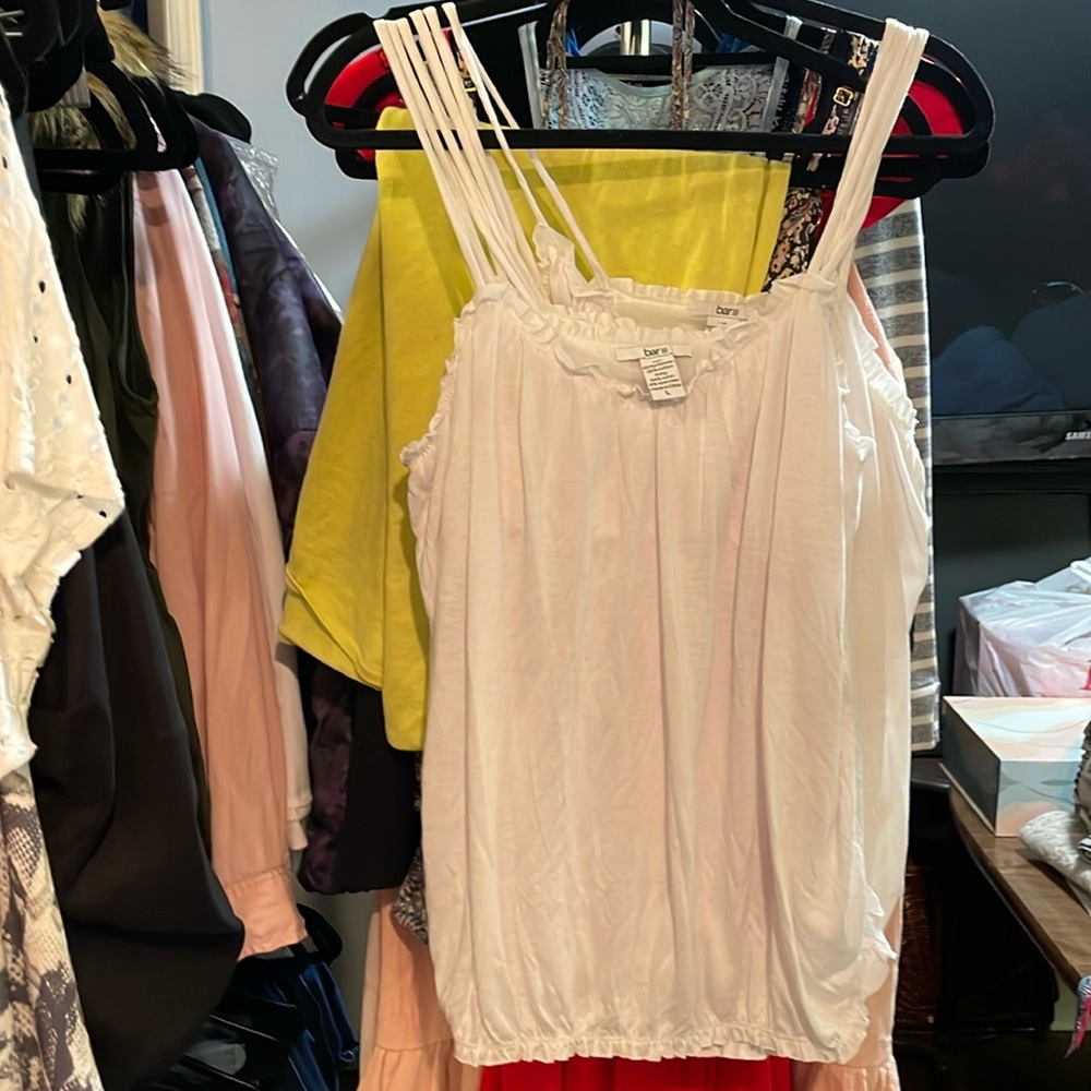 Bar 3 White ruffled tank, great shape
